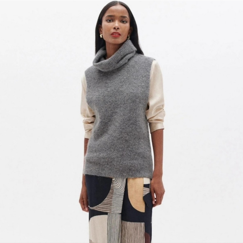 Aritzia COMMUNITY Sleeveless Cowl Neck Wool and Yak Blend Sweater